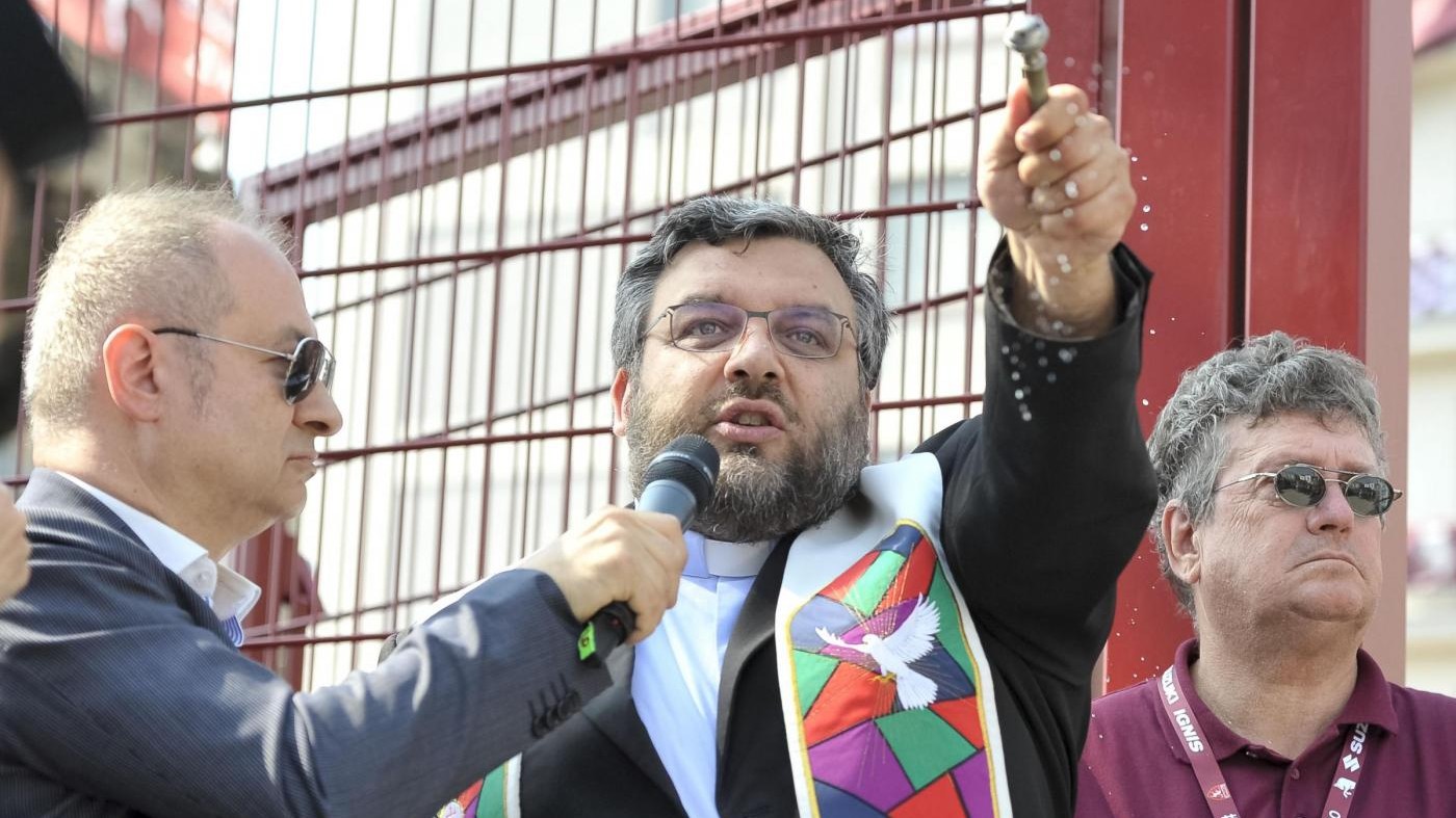 Campane a festa dopo ko Juve: cappellano del Toro si scusa