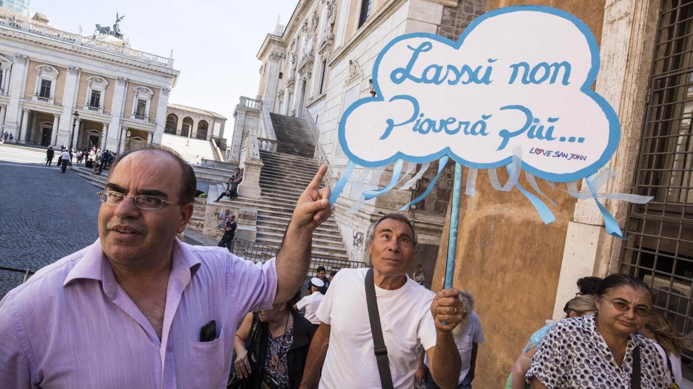 FOTO A Roma l’addio a Villaggio: ‘Lassù non pioverà più’