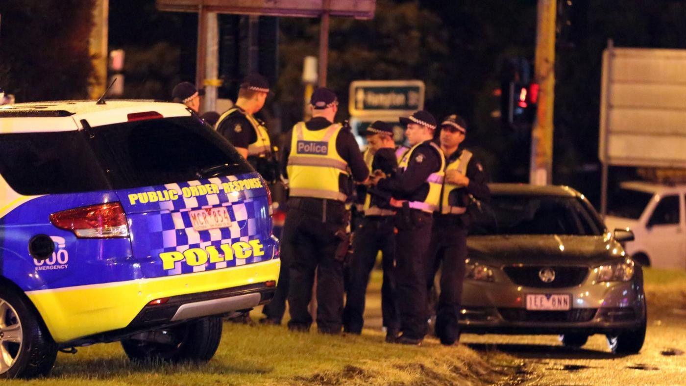 Melbourne, terrorista uccide un uomo e prende donna in ostaggio