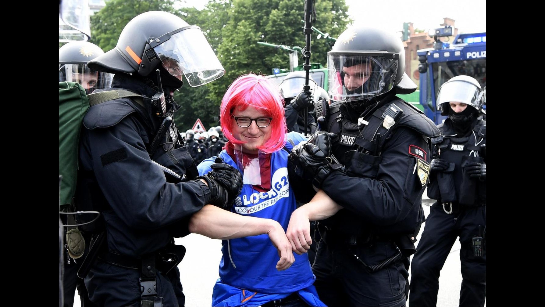 FOTO G20, proteste e scontri ad Amburgo. Polizia chiede rinforzi