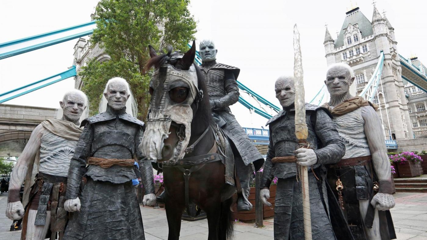 L’inverno arriva a Londra: gli ‘estranei’ del Trono di Spade in giro per la città