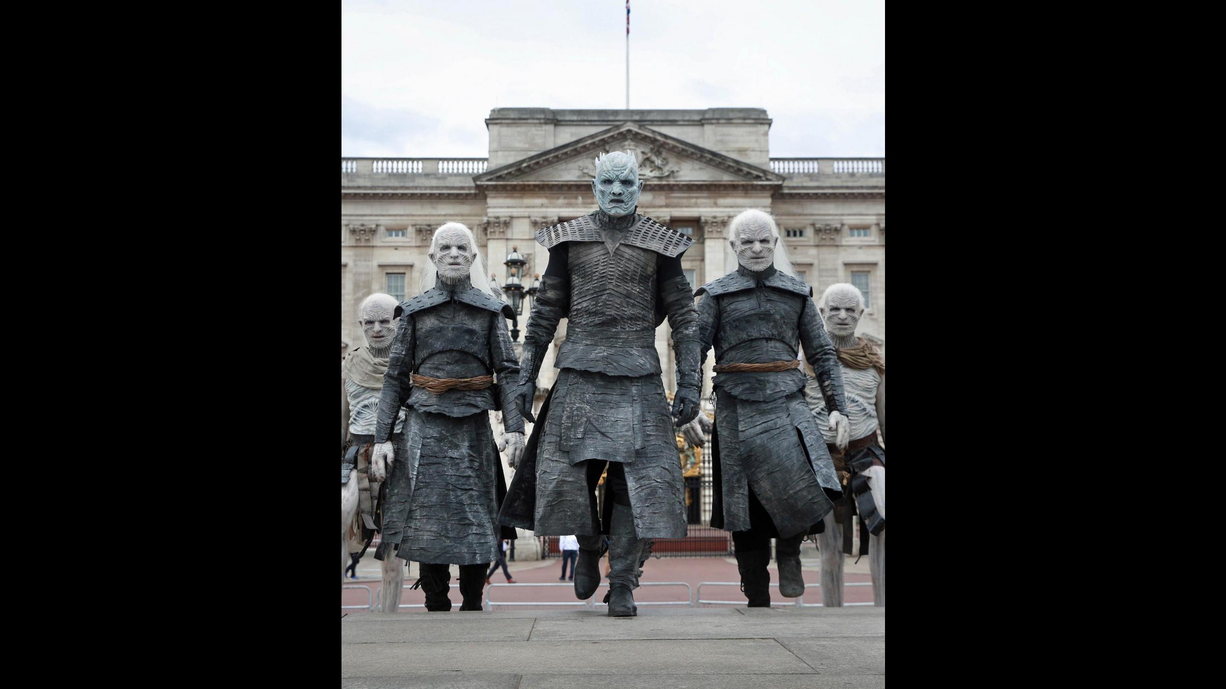 L’inverno arriva a Londra: gli ‘estranei’ del Trono di Spade in giro per la città