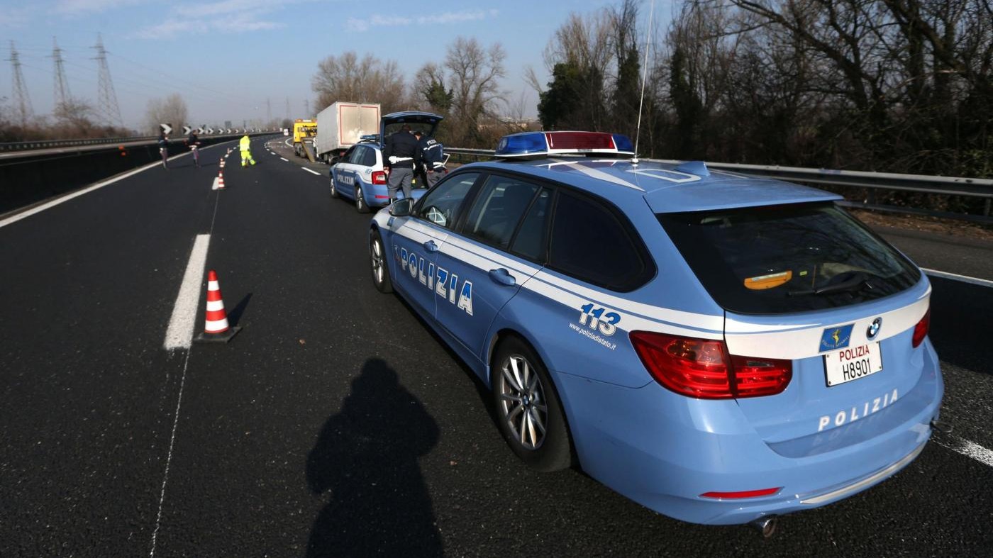 Bologna, incidente tir-auto sulla A14: un morto e due feriti