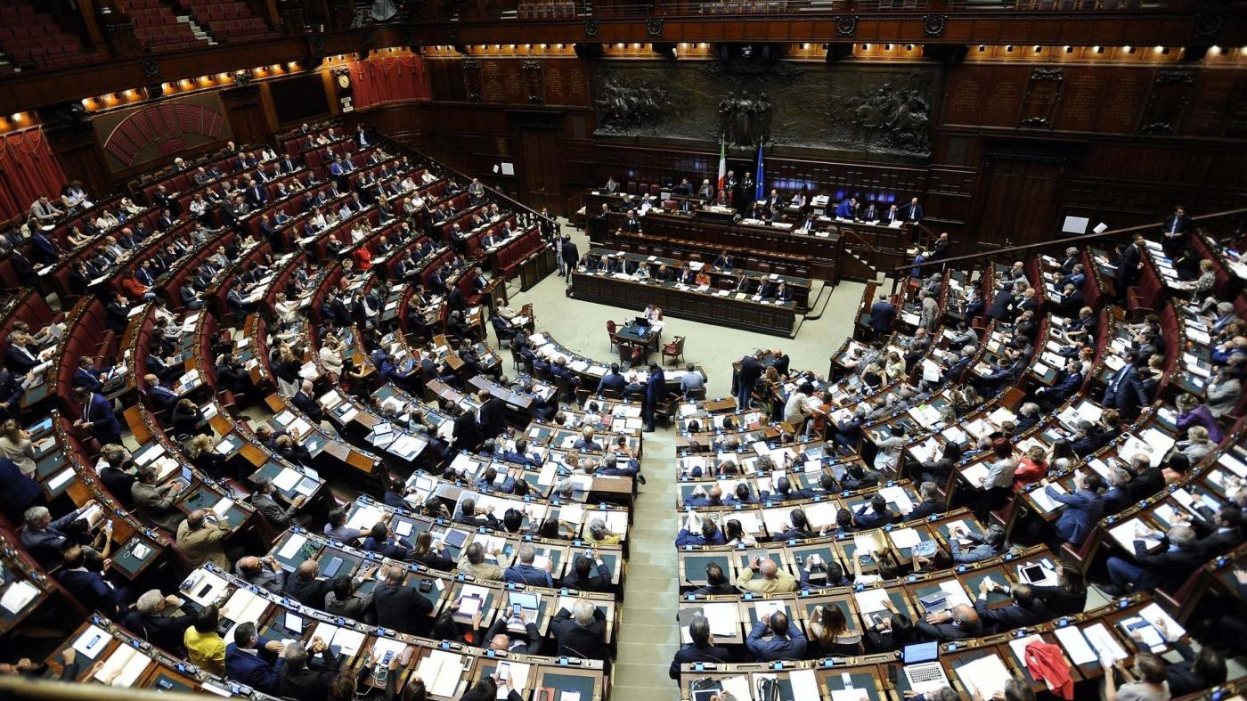 Legge elettorale torna in commissione dopo il caos alla Camera