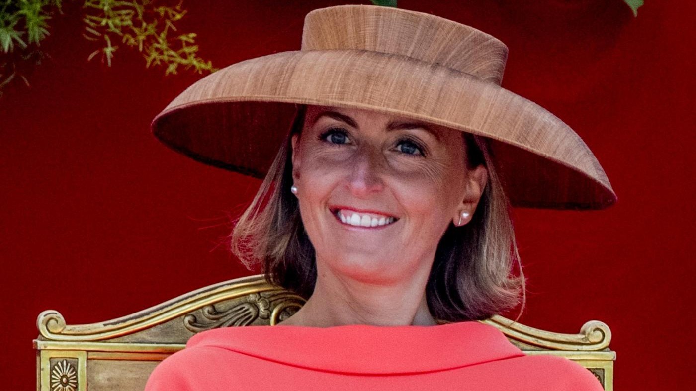 FOTO Look estroso per Claire di Belgio: il cappello sembra una ciotola Ikea