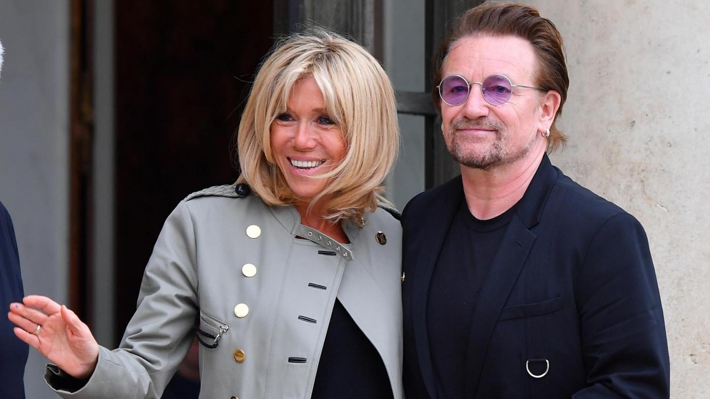 FOTO La first lady Brigitte Macron incontra Bono Vox a Parigi