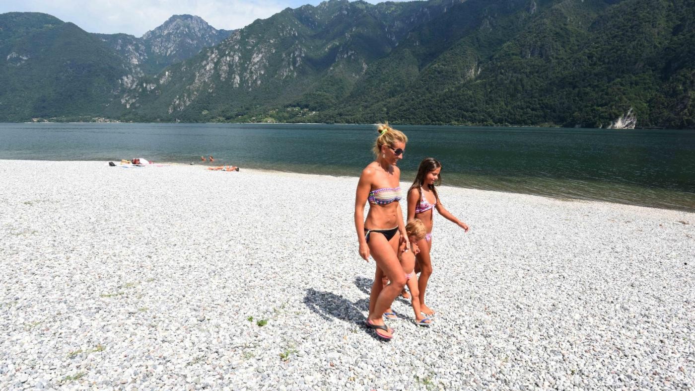 FOTO Allarme siccità: laghi di Garda, d’Idro e d’Iseo in secca