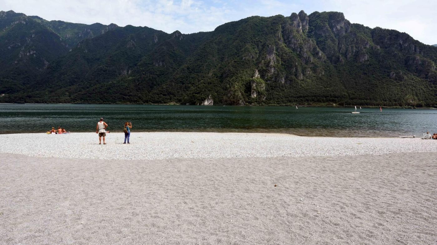 FOTO Allarme siccità: laghi di Garda, d’Idro e d’Iseo in secca