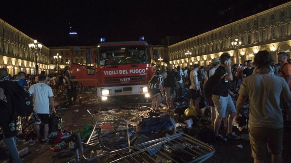 Torino, 26enne ferita in piazza San Carlo fuori dal coma
