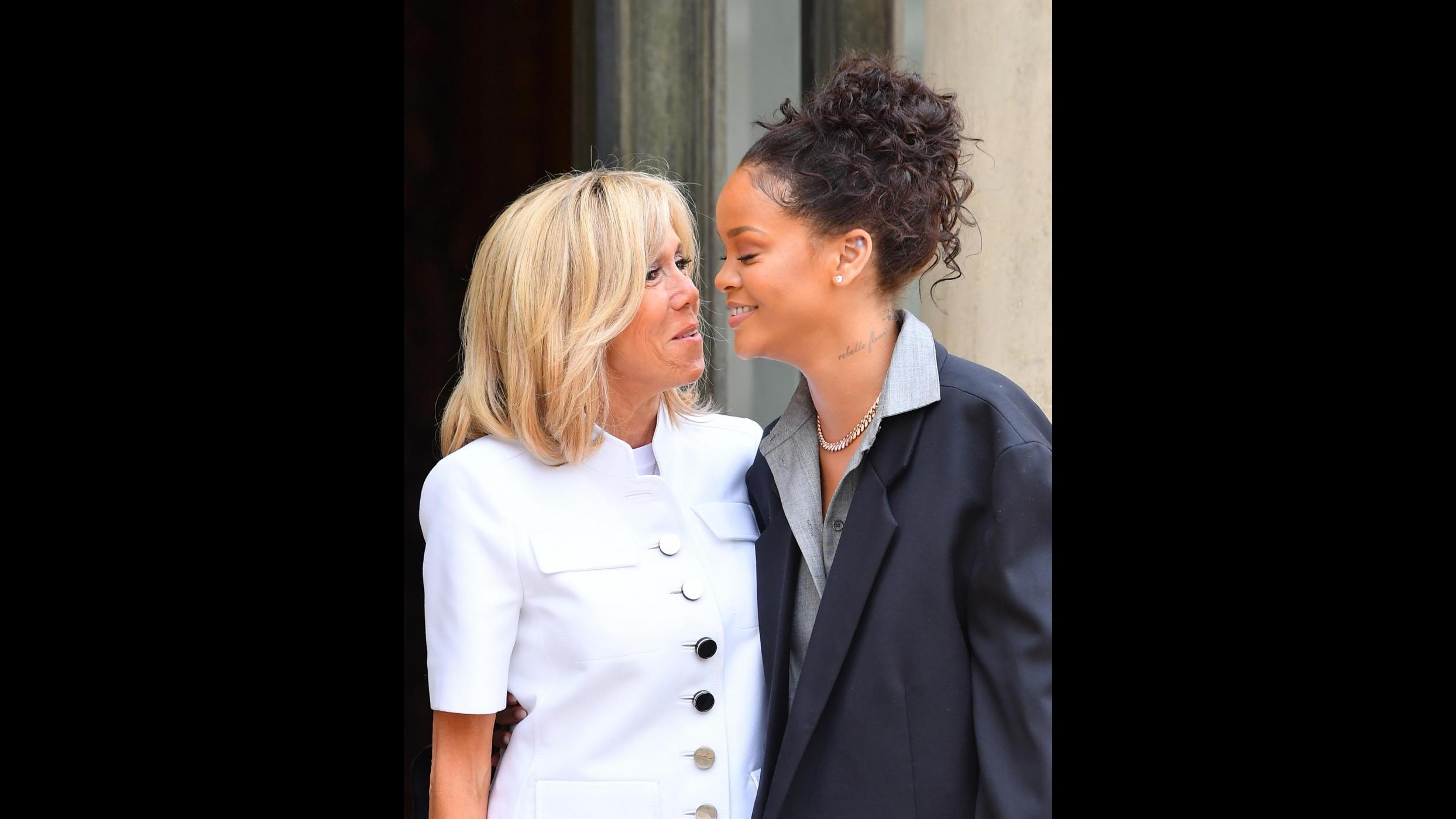 FOTO Parigi, Rihanna incontra Brigitte Macron: la première dame e la popstar a confronto