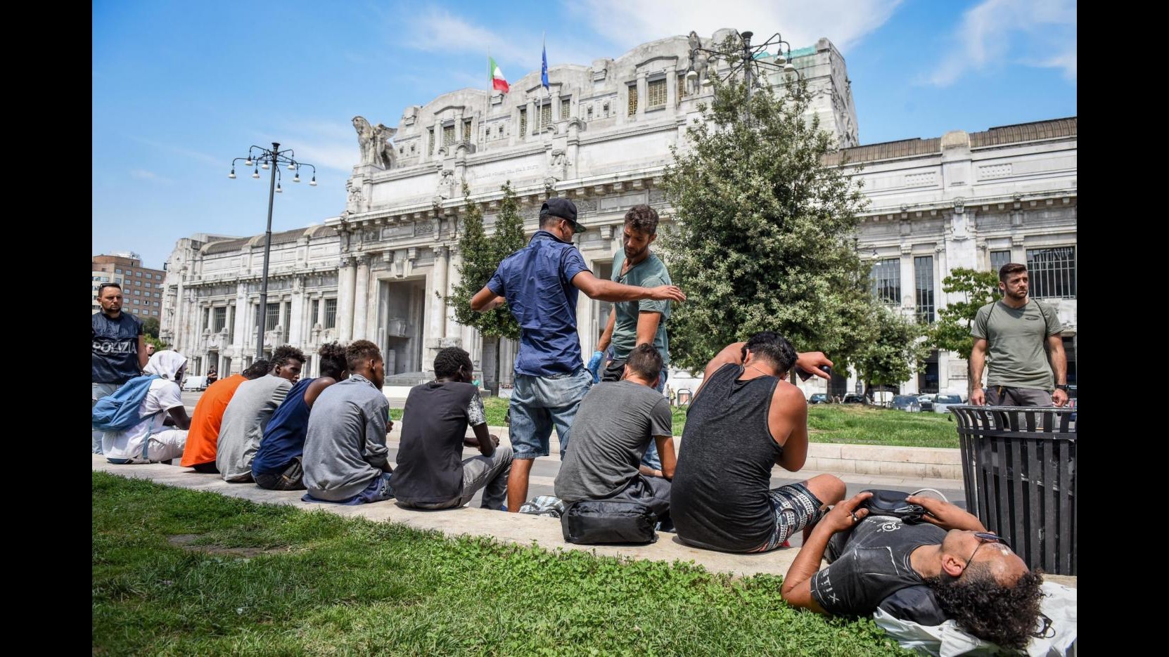 Milano, blitz delle forze dell’ordine in Stazione Centrale