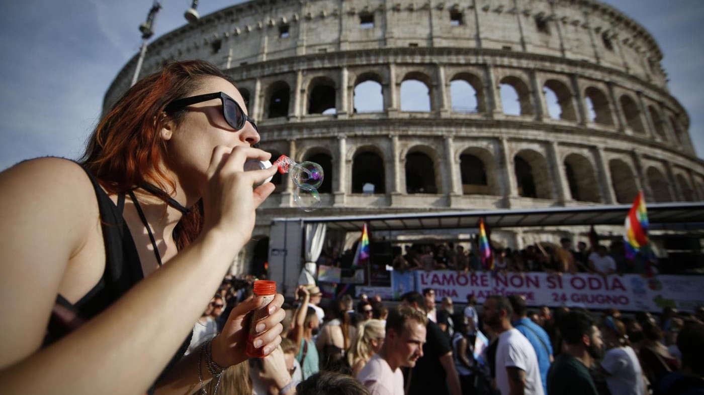 Gay Pride a Roma al grido: Scopriamoci, corpi senza confini