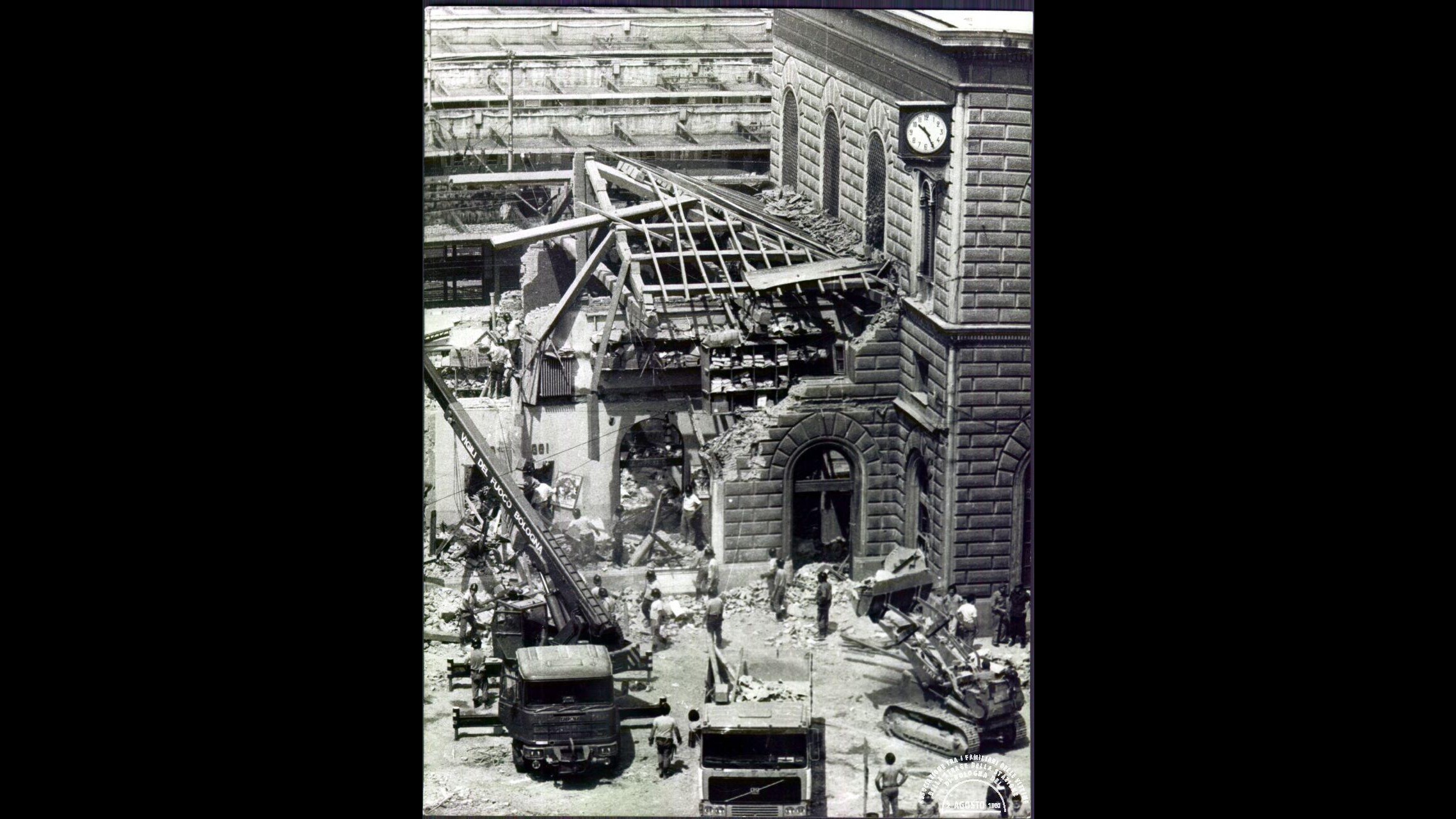 Strage Bologna, le immagini del tragico 2 agosto 1980