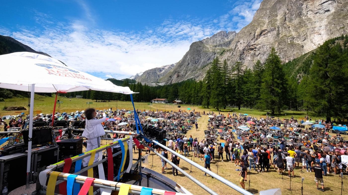 Rockin’1000 Summer Camp, mille musicisti sotto il Monte Bianco