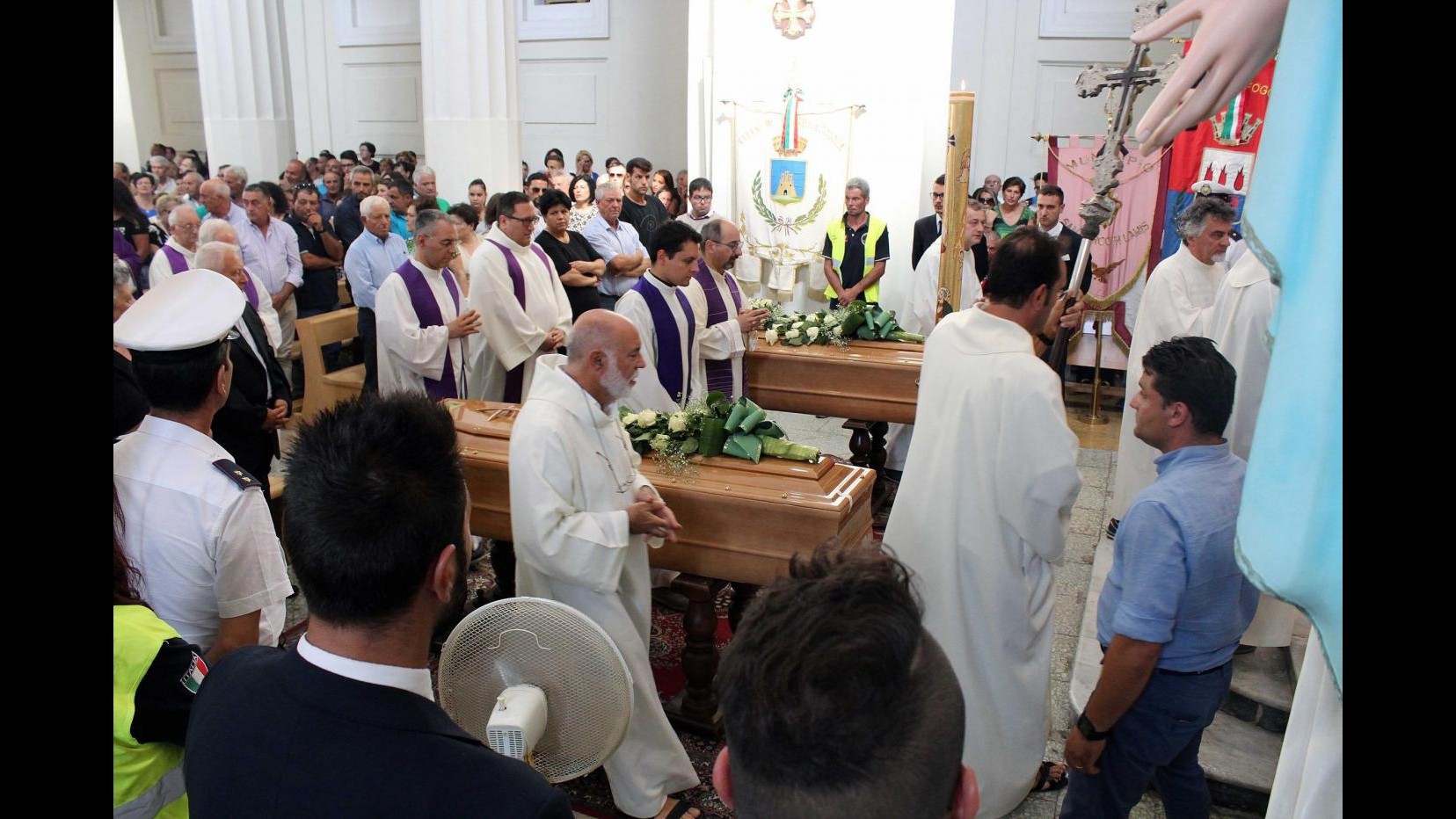 Foggia, funerali fratelli Luciani: uccisi perché testimoni scomodi