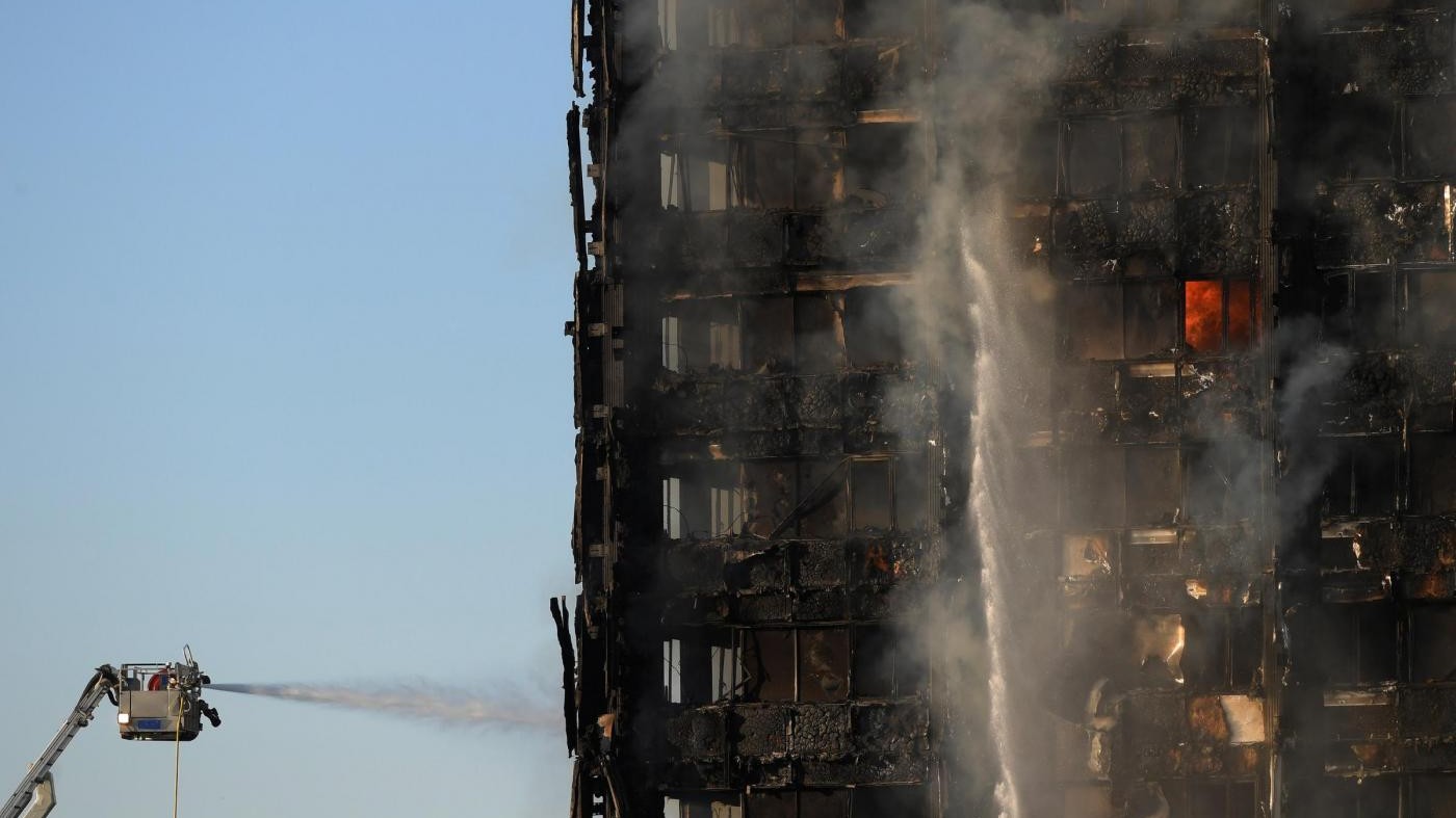 Londra, incendio Grenfell Tower: denunce su carenze sicurezza