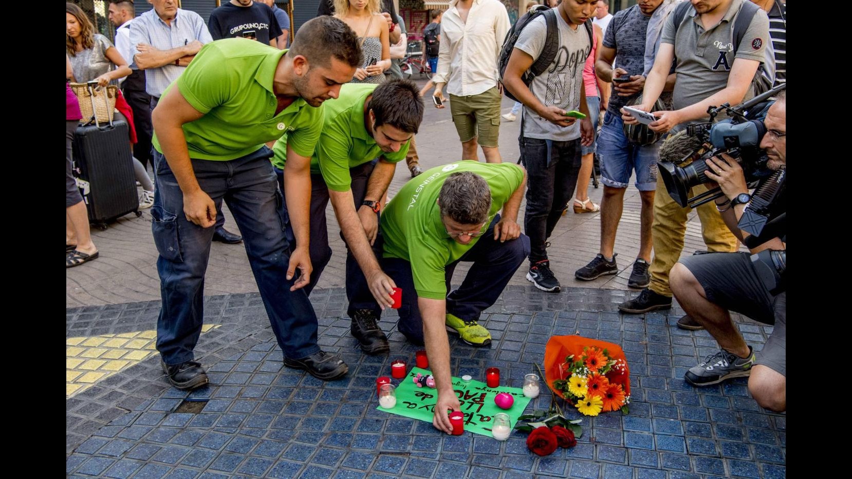 Barcellona, l’omaggio alle vittime dell’attentato