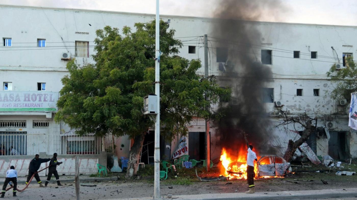 Somalia, attacco in un hotel a Mogadiscio: almeno 19 vittime