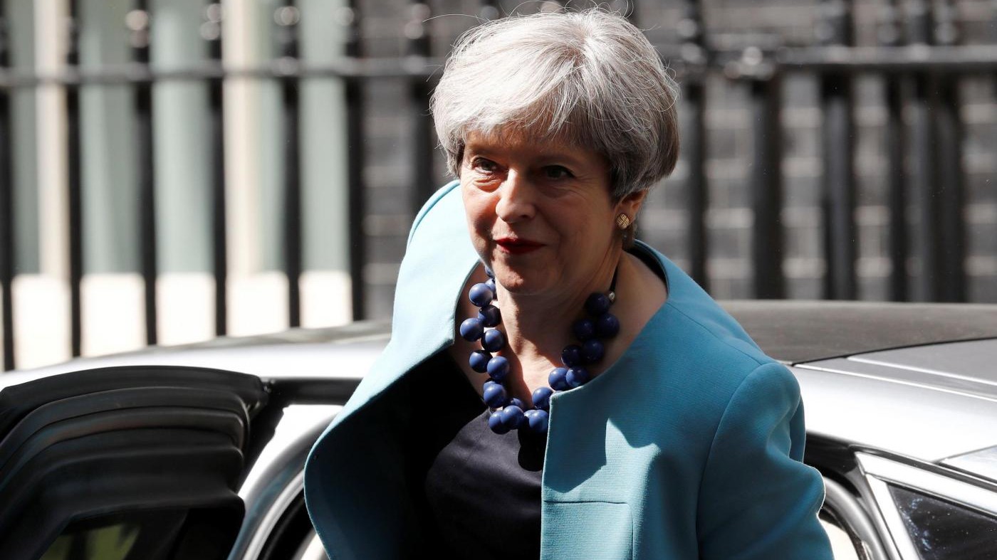 Regno Unito, ancora nessun accordo tra May e Dup per nuovo governo