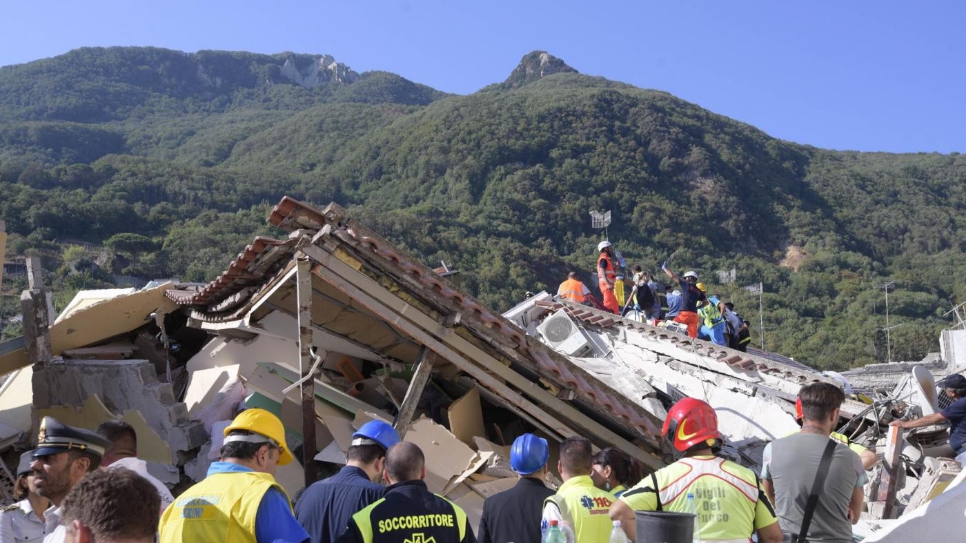 Crolli e sfollati: il terremoto a Ischia