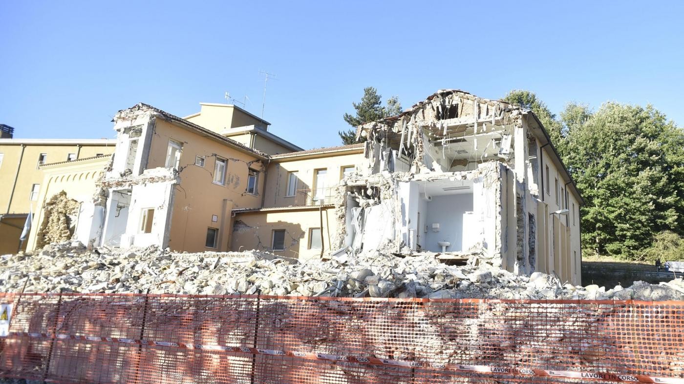 Amatrice a un anno dal terremoto: ancora cumuli nella zona rossa