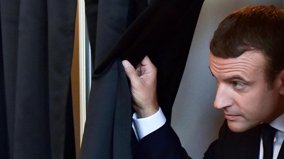 Francia alle urne per 2° turno legislative: ore 12, vota il 17,75%