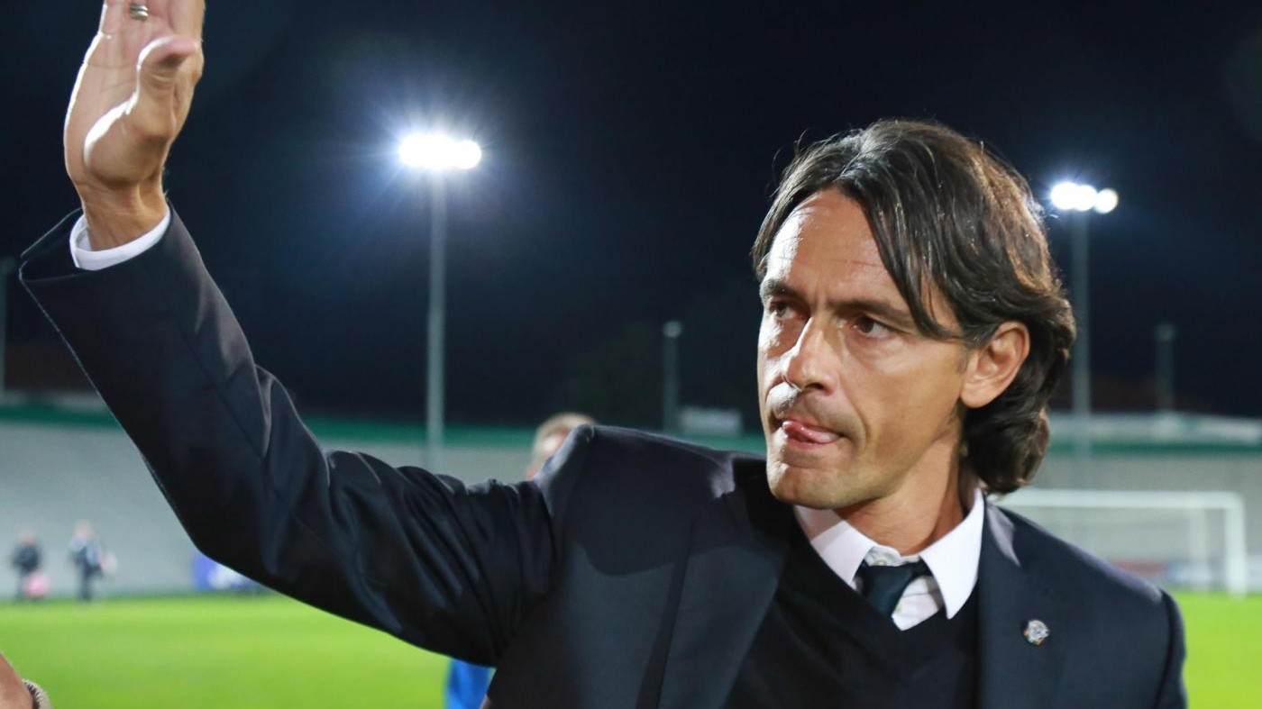 Pippo Inzaghi a Foggia fa visita a suo fan malato: Tornerò presto