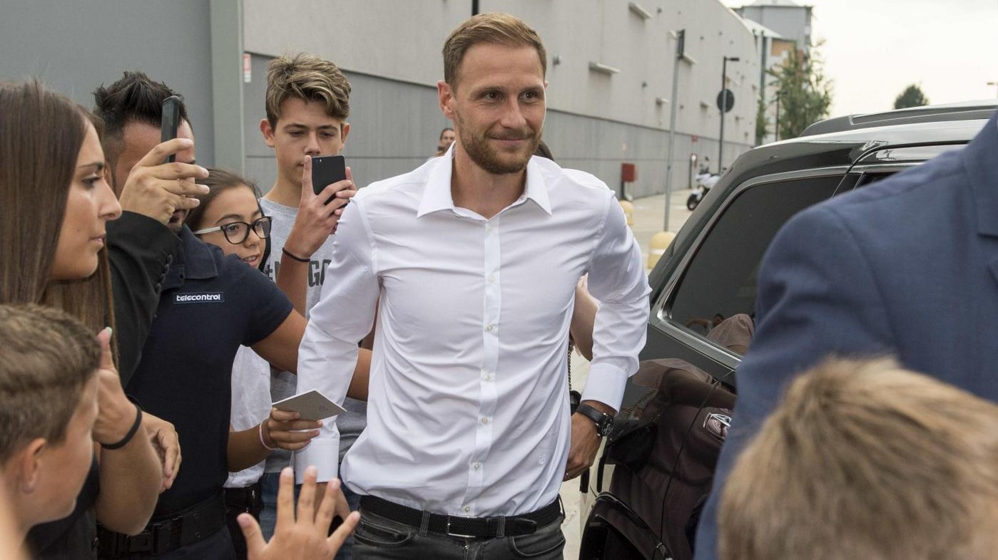 FOTO Hoewedes alla Juve: folla di fan al JMedical