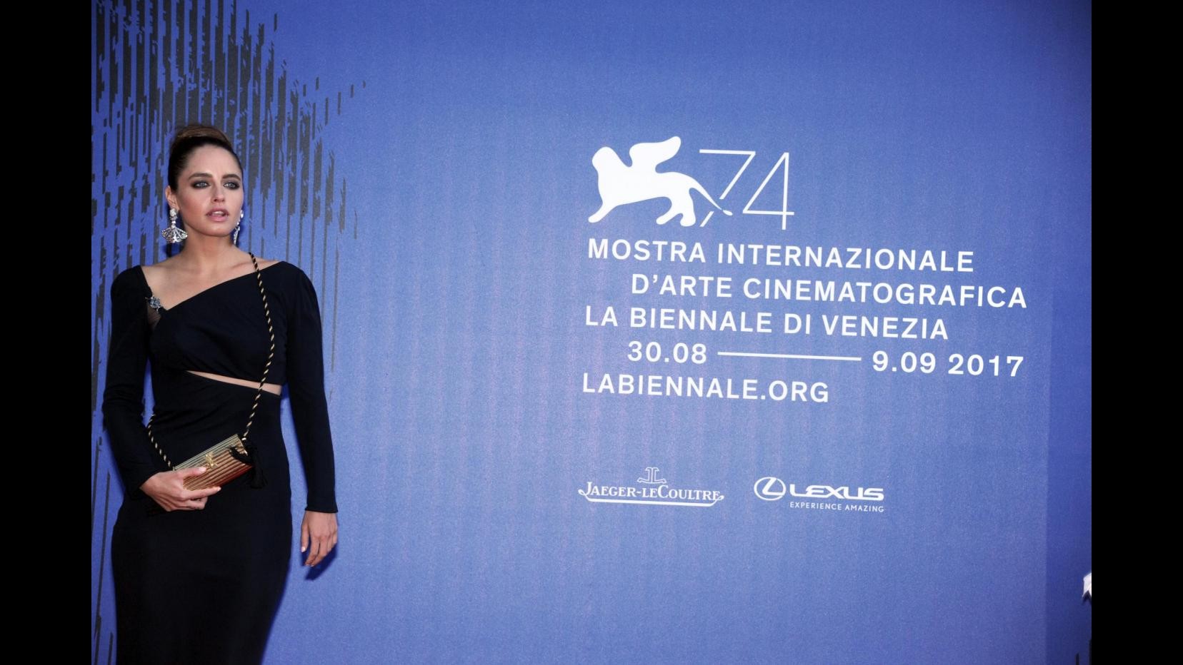 Venezia 74, Capelli al vento e abiti svolazzanti al Franca Sozzani Award