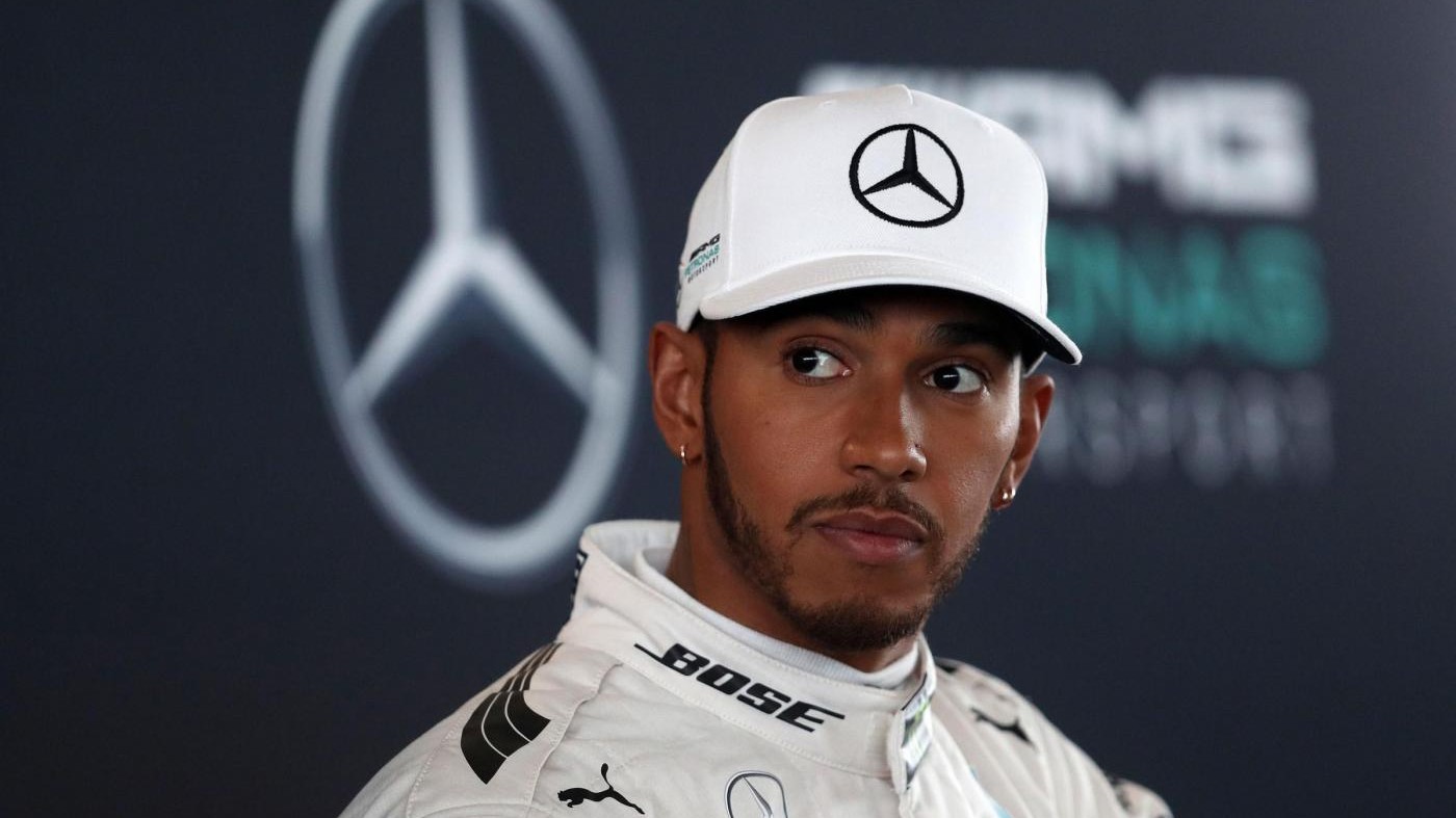 La smentita di Hamilton: Non penso al ritiro né di andare in Ferrari