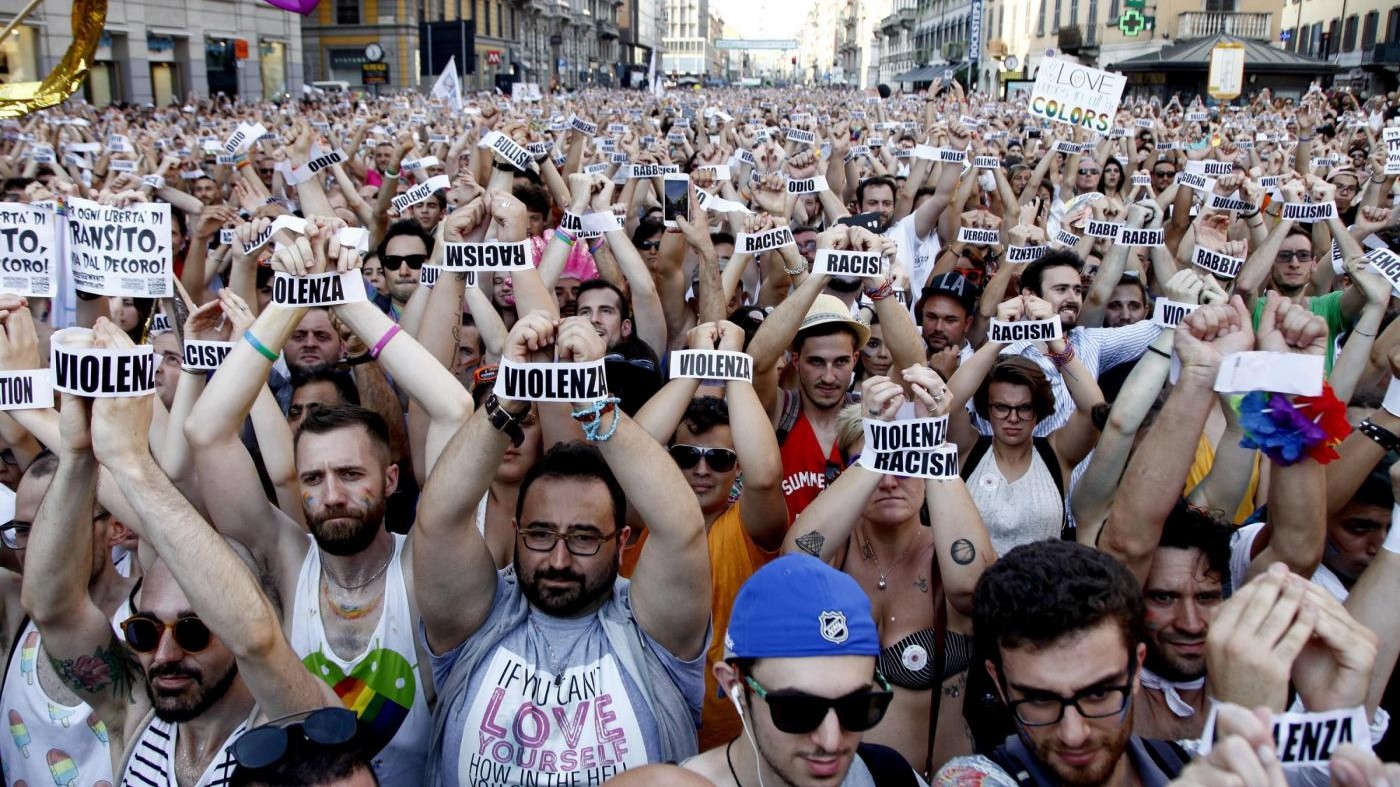 Pride 2017 a Milano: 200mila per i diritti sotto il sole cocente