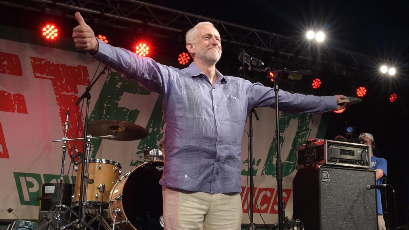 L’appello di Corbyn al Glastonbury Festival: Giustizia e pace nel mondo