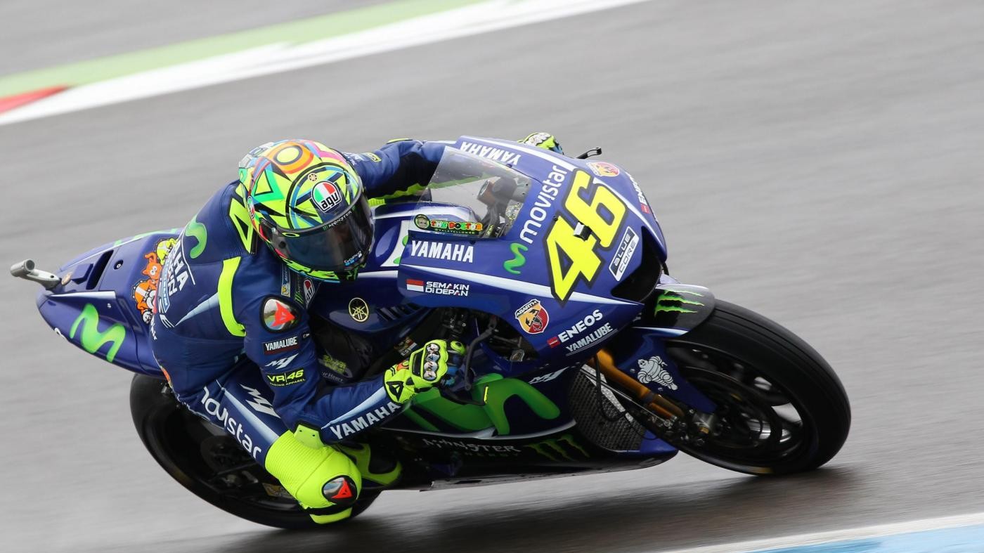 Gp Assen, Rossi super: Valentino vince davanti a Petrucci