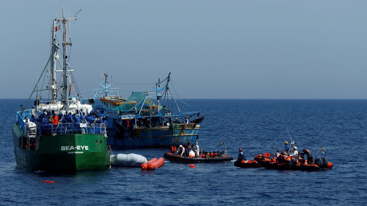 Emergenza migranti, si valuta la chiusura dei porti a navi straniere