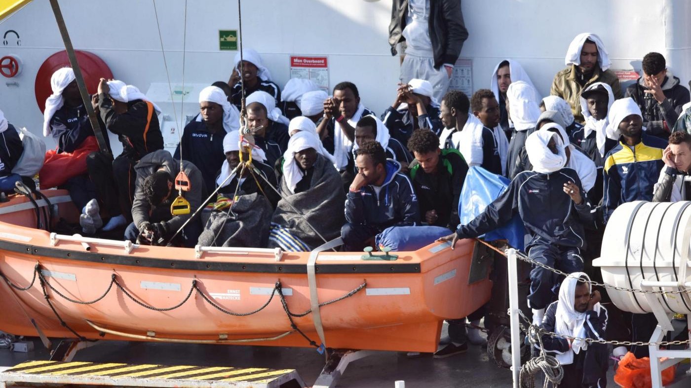 Migranti, a Catania sbarcano in 650: a bordo anche 9 cadaveri