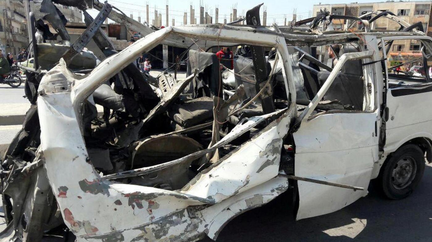 Siria, esplodono tre autobomba a Damasco: almeno 12 morti