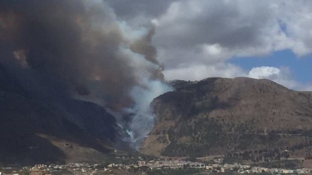 Taormina, fumo e caos in autostrada: auto fanno inversione