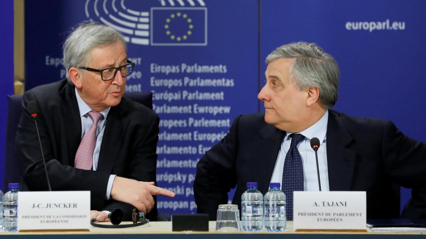 Juncker a Tajani: Parlamento Ue vuoto è ridicolo. Poi si scusa
