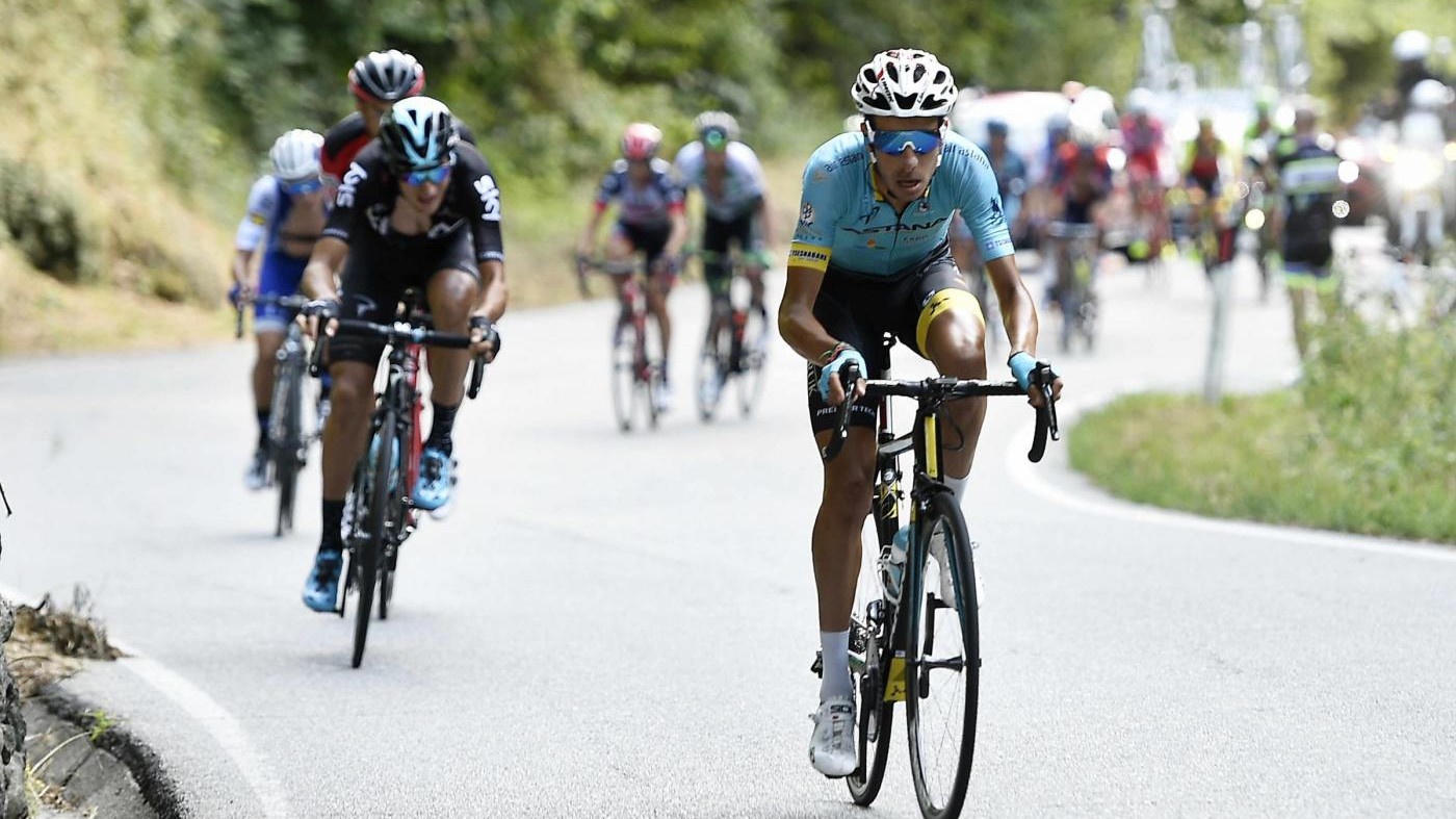 Tour, Aru vince sul primo arrivo in salita: Froome in giallo