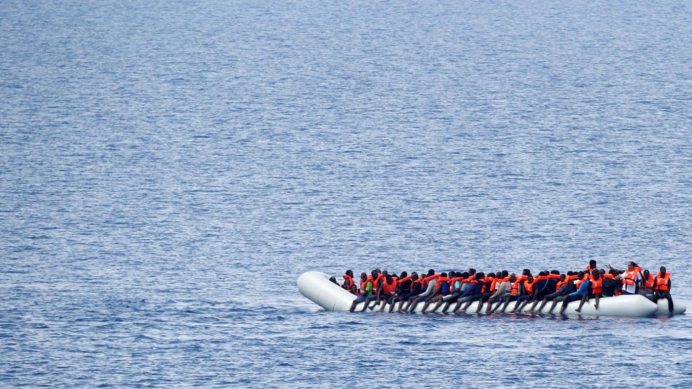 Migranti, l’appello di Minniti: Ong cooperino, da Ue più fondi