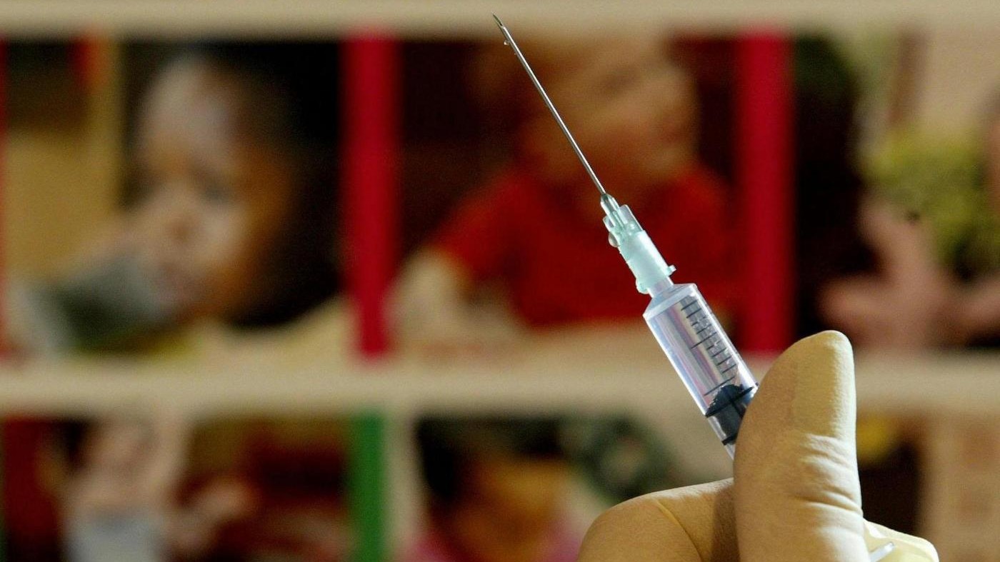 Vaccini, cambia decreto Lorenzin: 10 obbligatori, meno sanzioni