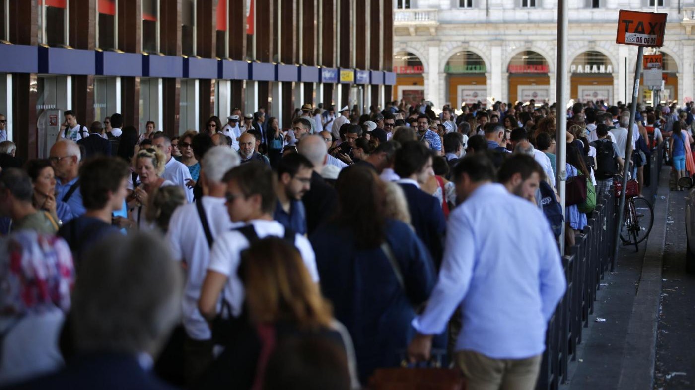 Sciopero, Roma nel caos: traffico in tilt e taxi introvabili