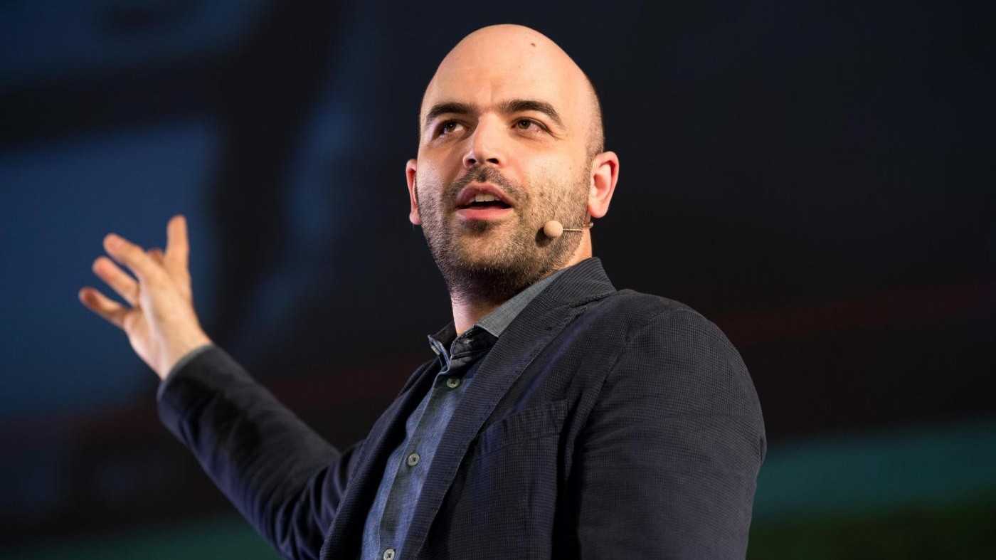 Migranti, Saviano: Renzi risponde alla ferocia della piazza