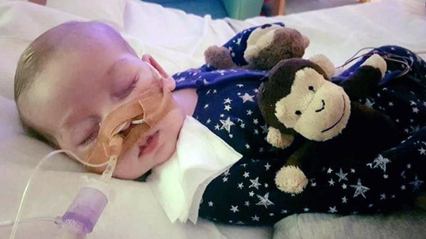 La famiglia del piccolo Charlie Gard: La lotta non è finita