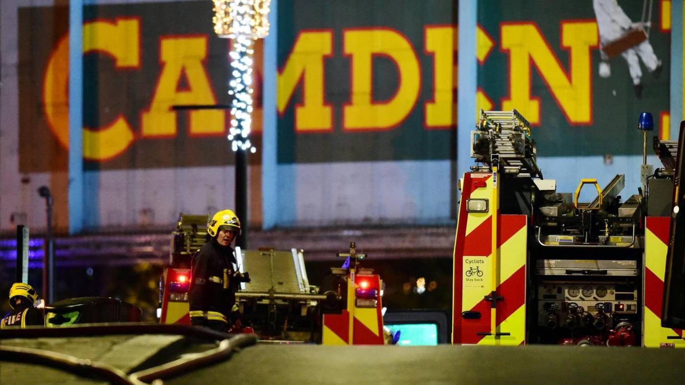 Paura a Londra, Camden Market in fiamme: ingenti i danni