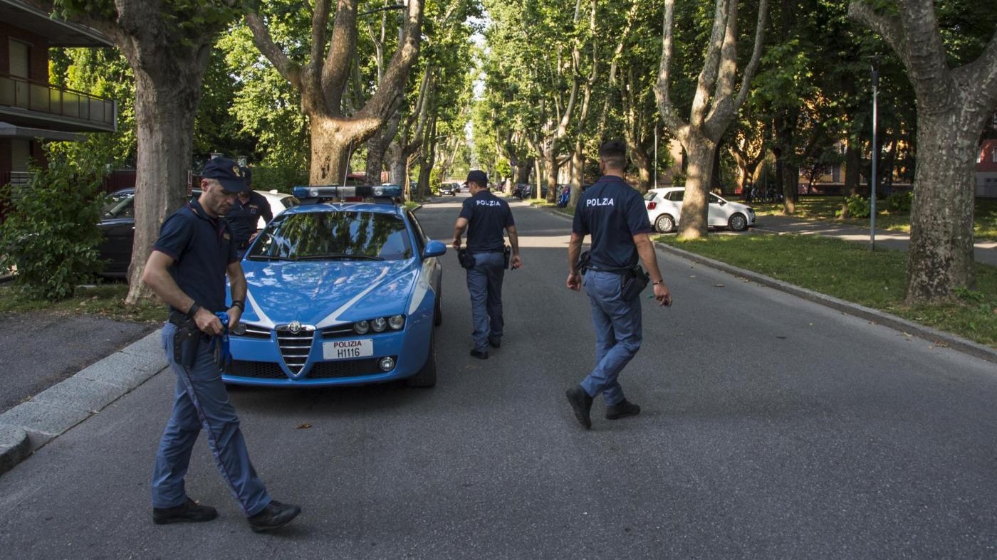 Napoli, bimba di 3 anni e mezzo chiusa in auto muore in ospedale