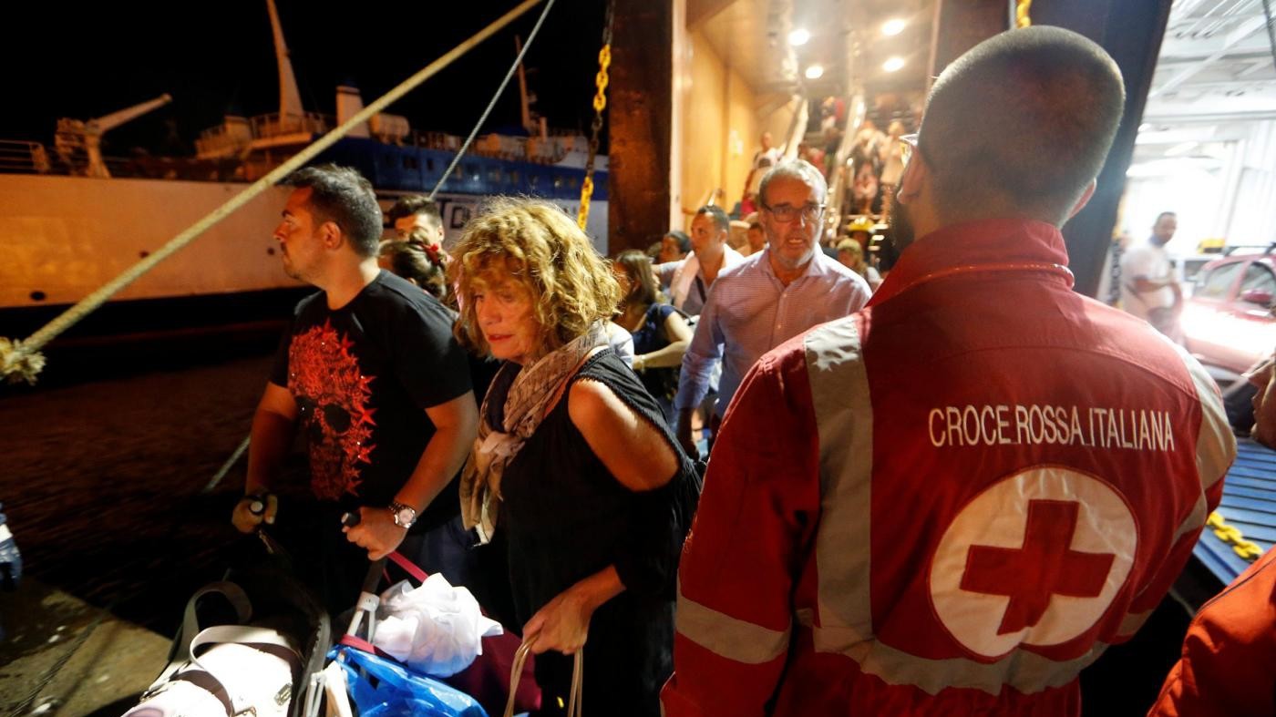 Terremoto Ischia, i sopravvissuti: “Un boato poi le crepe nei muri”