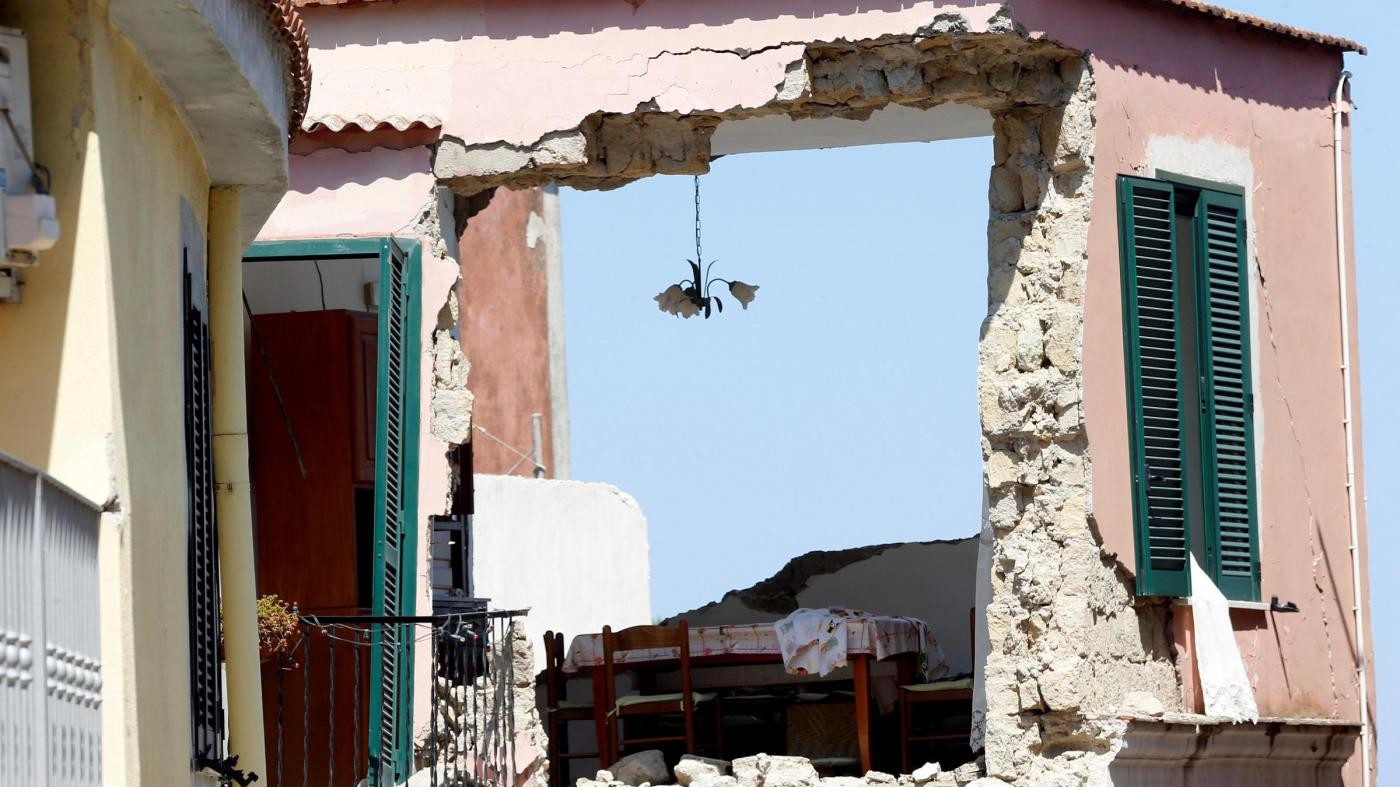 Ischia, la procura valuta disastro e omicidio colposo