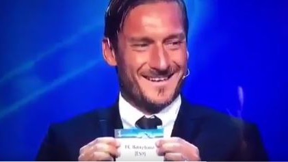 Champions, Totti pesca Barça per Juve e ride: le reazioni sul web VIDEO