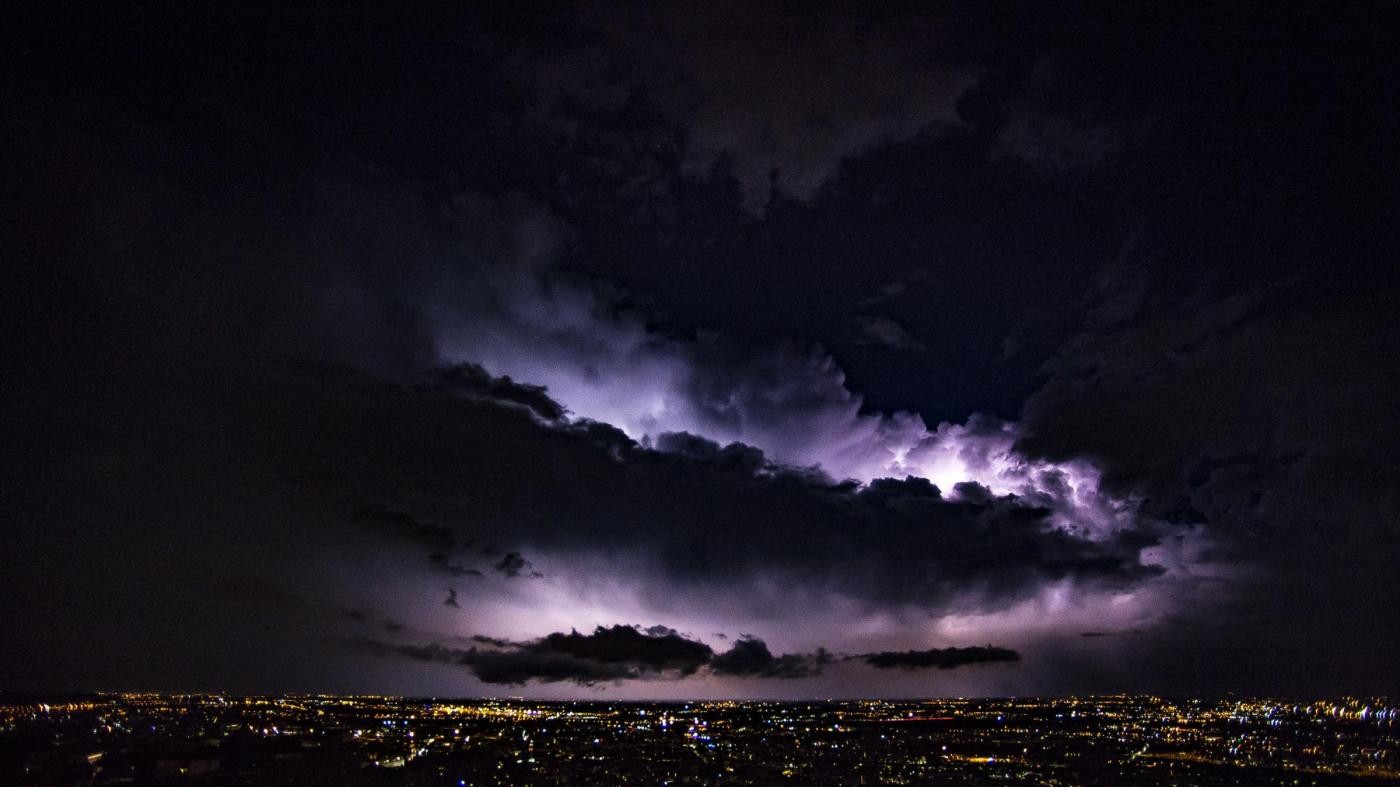 Meteo: al Nord nuvole e temporali. Centro e Sud sereno